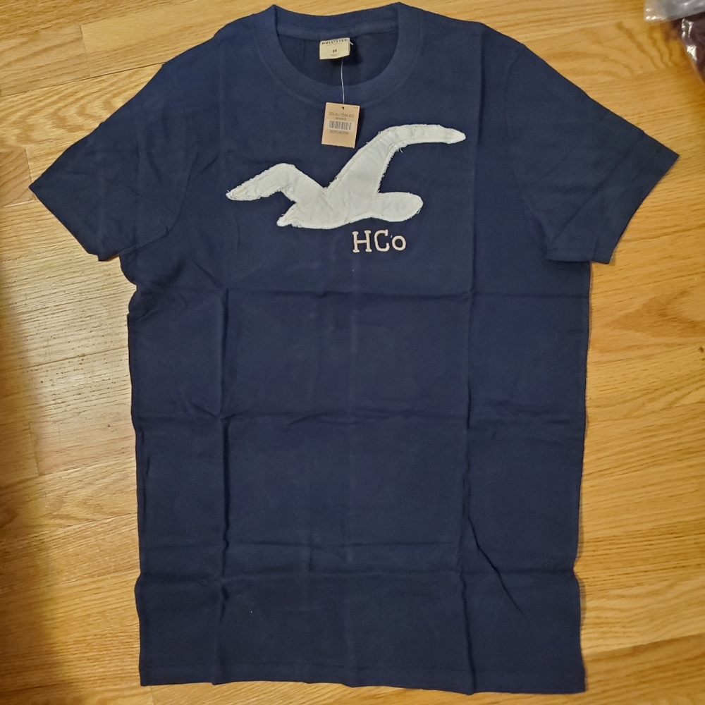 Hollister navy tee shirt